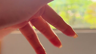 I stayed at a hotel where a super handsome guy greeted me, so I'm going to masturbate thinking about him.