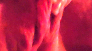 Muscle milf can't hold back her horniness again and jerks off until she cums