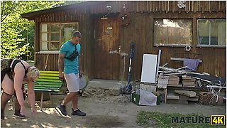 Blonde With Huge Ass Doesnt Mind To Cheat On Her Husband With 2 Strangers In Public