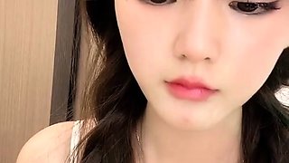 Amateur Webcam Cute Teen Plays Solo