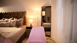 Ebony busty teen Taren Hayes shows her big boobs