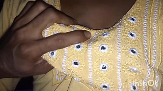 Girlfriend divided her ass and pussy and gave it to the first day of the ass.