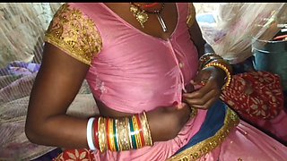 Indian bride apne husband se pehla baar sari me suhaagrat mana ke lund ka pani chut me dali.desi village housewife's viral Hindi sex video