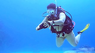 Naked duo has some fun scuba diving together