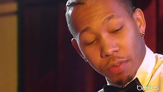 Gia Paige's Wild Desire in a Steamy Bathroom Encounter