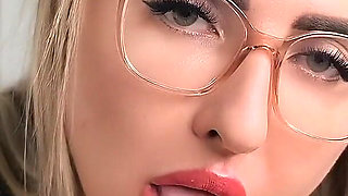 Sucking Toes & Dildo