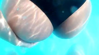 Minhaesposaparaoutro Bikini Pool Fuck - Big Booty Latina MILF Anal