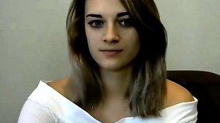 Webcam Girl Flashes Her Tits for Us
