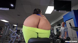 Big white cock fucks a big ass asian girl in a public gym