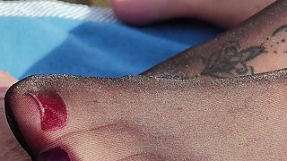 Glossy Black Nylon Footjob Im Garten