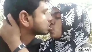 Desi Gf Give Outdoor Blowjob