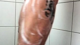 Australian brunette amateurs pussy showering