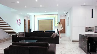 Blonde blowjob adoring skank facialized after hardcore fun