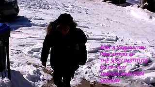 Amateur blonde masturbate when taking shower