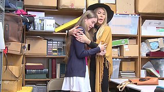 Blond bombshells suck off stud in steamy tryst