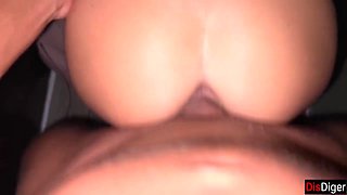 Horny Girl Agreed To Sex In A Nightclub In Toilet