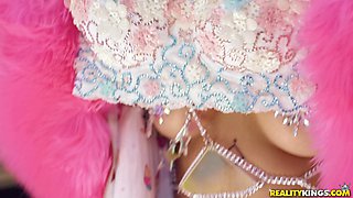 Gorgeous MILF beauty memorable xxx scene