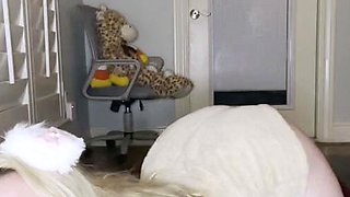 Blonde emo amateur solo masturbation