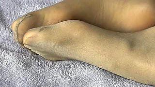 Secretary in Nylon Pantyhose Loves Her Long Legs