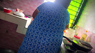 Sass ko jabardast Choda - Indian Desi Hot Mother_in_law Cooking without pajama & open big ass With juicy Pussy, just then st