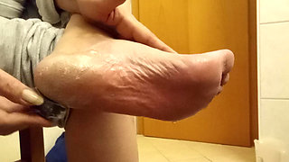 Slippery soles close-up - totally sexy & pure!