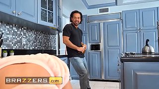 (Phoenix Marie) gets stuck in the dishwasher (johnny) unleashes her for a price - brazzers