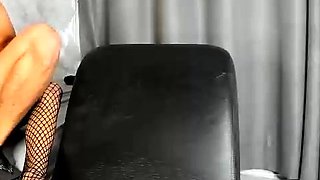 Small titted brunette teen fingering on the bed