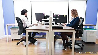 Toilet 3some fuck with a gorgeous white girlfriend Annie King