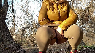 Wet Pussy of a Mature MILF Squatting and Peeing