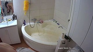 Amateur couple on real hidden cam