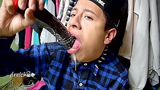 Montando Sextoy Negro En El Closet