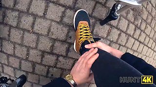 Hunt4k. czech horniness at very first sight!