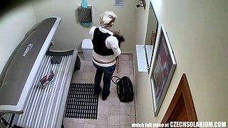 Amazing Pierced and Tattoed Babe Solarium VOYEUR