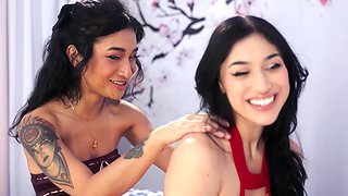 Avery Black and Alexa Chains eating out on the bed