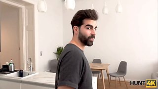 Hunt4k - the wrong door, but the right snatch