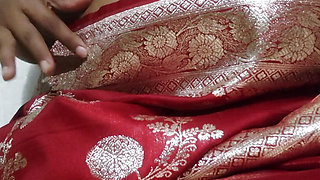 Bangladeshi Bhabhi in red saree having hard sex.