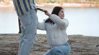 Risky Blowjob On The Beach For A Friend