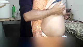 Pregnant Stepmom Ko Kitchen Me Choda - Desi Sex Video