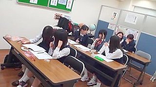 He puts her to sleep and touches her body one after another, thrusting into her and cumming inside her.