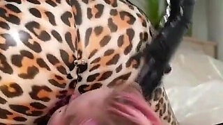 Hot Lesbian Facesitting in Latex Rubber