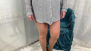 Mrs Mature Feet wearing real big granny pants.