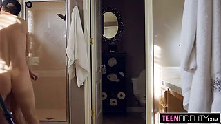 Teenfidelity narrow teen Emily Willis creampied after tub