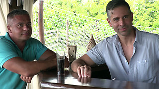 Amateur DP for horny babe Hannah Vivienne