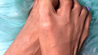 Melove Just Showing Her Sexy Little Feet