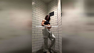 Leaking my Pussy on Tiktok: Naked Pussy for Followers
