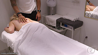 Client Switches Roles and Turns into the Masseuse!