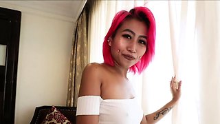 Big ass amateur Thai cutie likes sucking and fucking