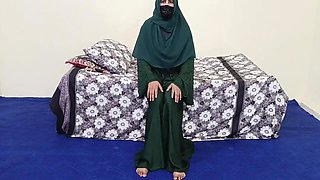 Very Hot Muslim Hijab Women Orgasm With Dildo