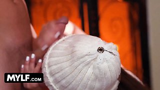 Say howdy to your mylf of the month for december, Jessie Rogers!