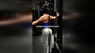 OMG! SHE LEAK HER PUSSY ON LIVE - YOU WON'T BELIEVE THIS!